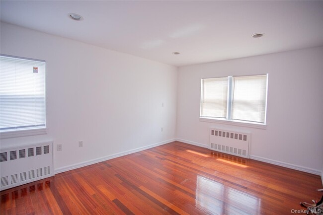 Building Photo - 540 E Chester St