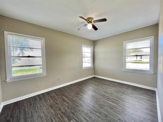 Building Photo - 1755 Lynn Ln