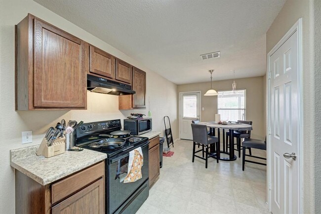 Building Photo - 921 Dexter Dr