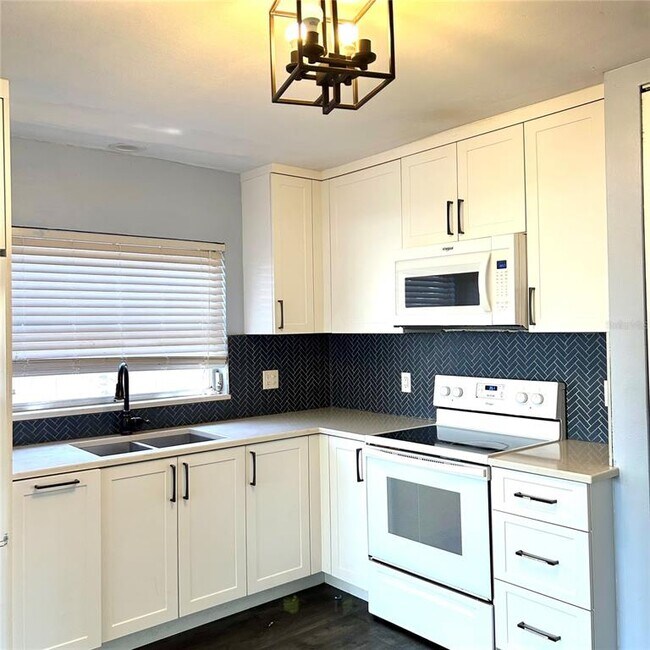 Building Photo - 2152 Greenbriar Blvd