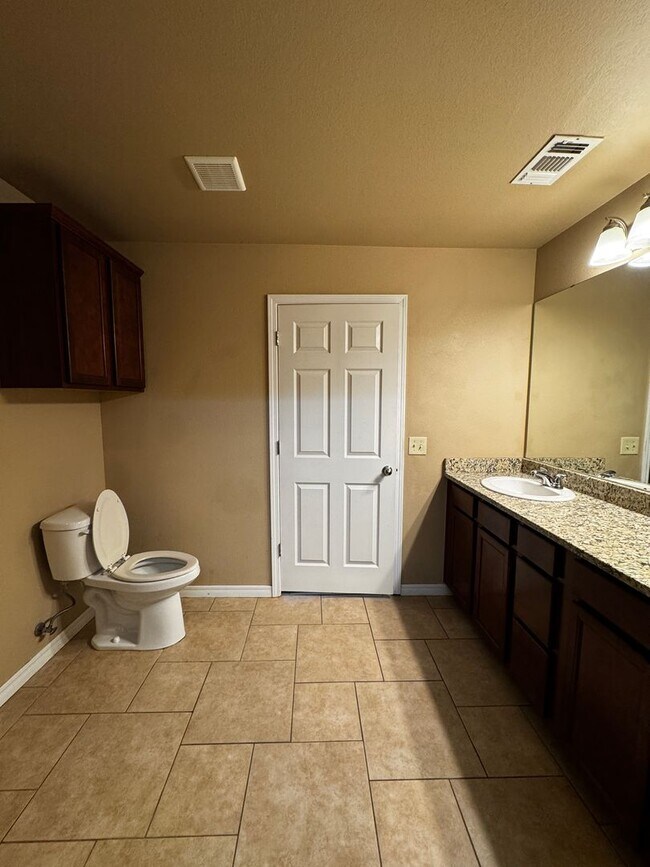 Building Photo - Located in Tradewinds! 3/2/2
