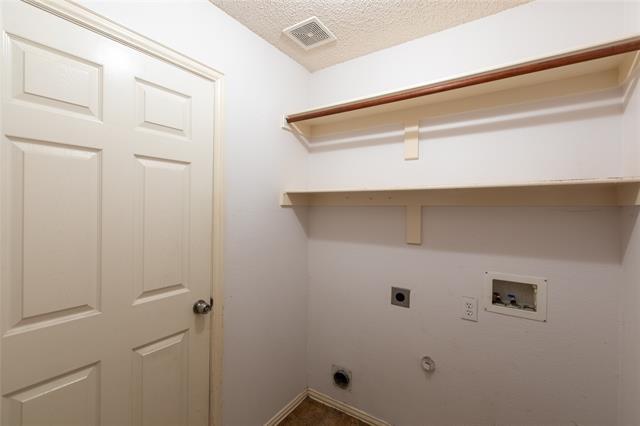 Building Photo - 3713 Pinetree Dr