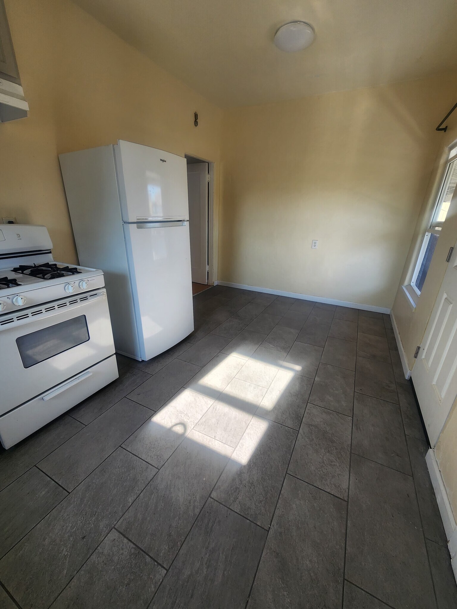 Building Photo - 1526 1/2 Hauser Blvd