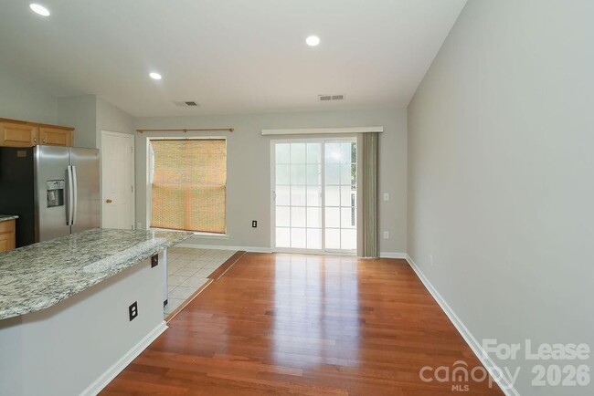 Building Photo - 6824 Southbrook Dr