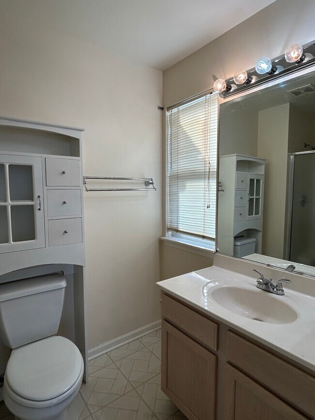 Building Photo - 1020 Chaucer Ct