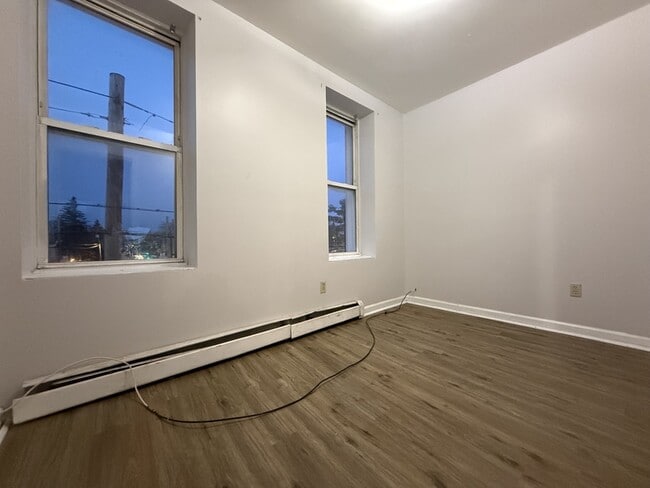 Building Photo - 300 Morton Ave