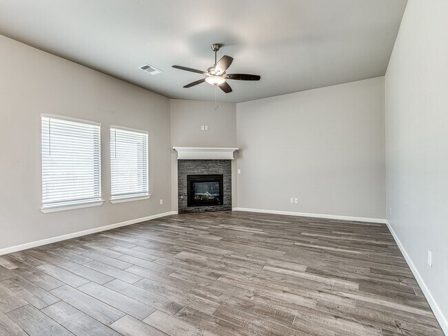 Building Photo - Newer Home in Ironstone + 3 bedrooms + 2 bathrooms + Edmond Schools