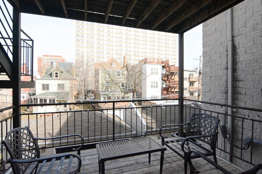 Building Photo - 934 W Leland Ave