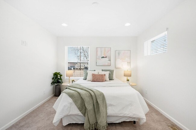 Building Photo - Spacious 5-Bedroom Duplex in Denver Near Sloan’s Lake