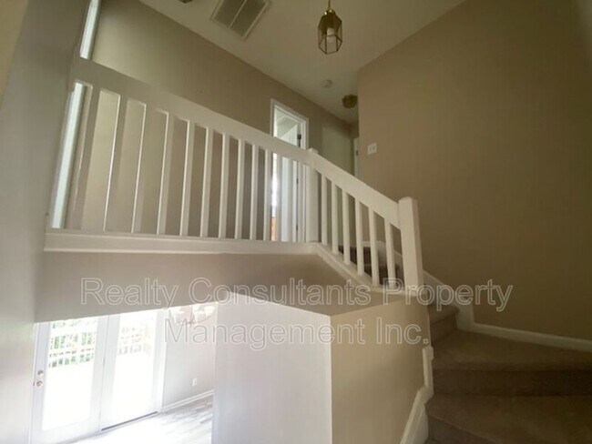 Building Photo - 96 Tannenbaum Cir