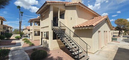 Building Photo - 1204 Observation Dr