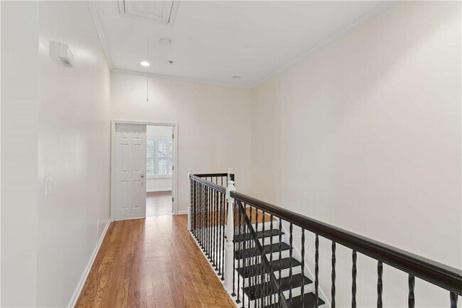 Building Photo - 610 Vinings Estates Dr SE