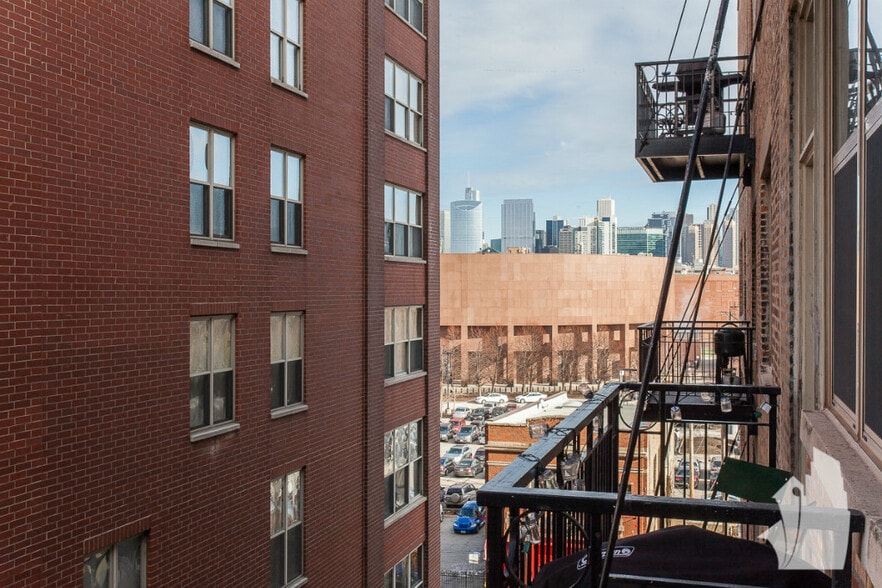 Building Photo - 1500 W Monroe St