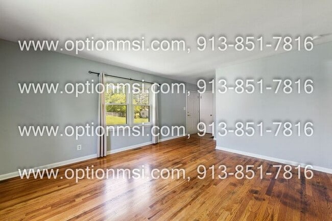 Building Photo - Near Wyandotte County Lake Park!