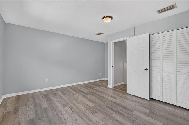 Building Photo - 10725 Banfield Dr