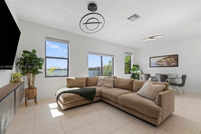 Building Photo - 20544 NE 5th Pl