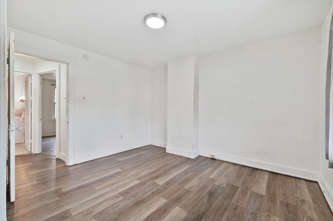 Building Photo - 2241 Hawthorne Ave