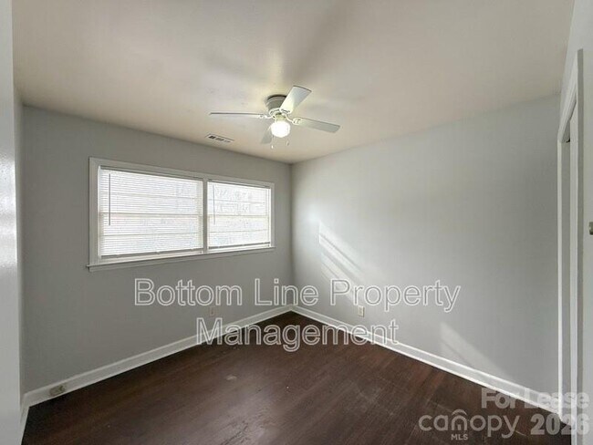 Building Photo - 907 Bannister Pl