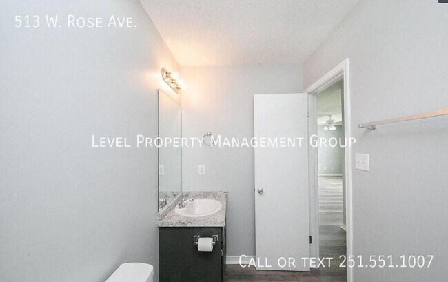 Building Photo - 513 W Rose Ave
