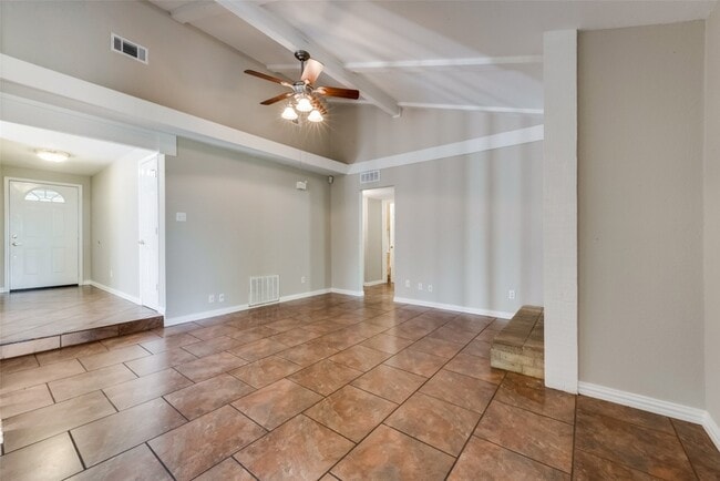Building Photo - 5605 Valley Mills Dr