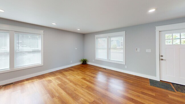 Building Photo - 316 S 17th St