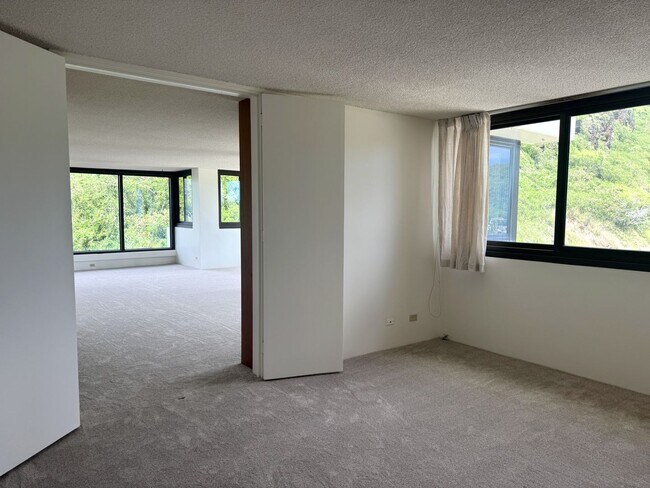 Building Photo - 250 Kawaihae St