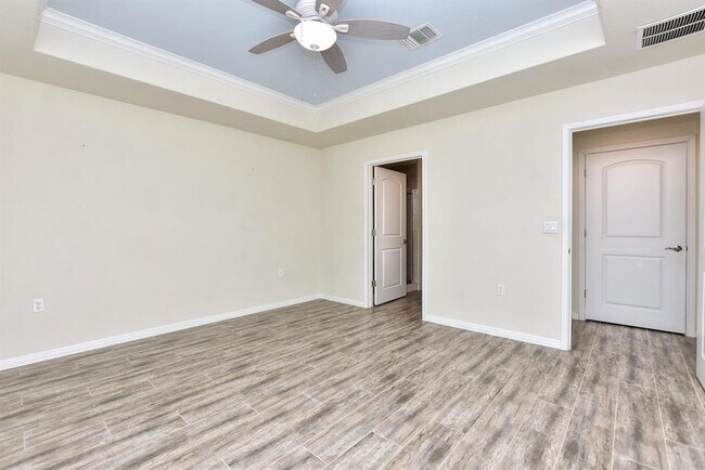 Building Photo - 220 Comal Ln