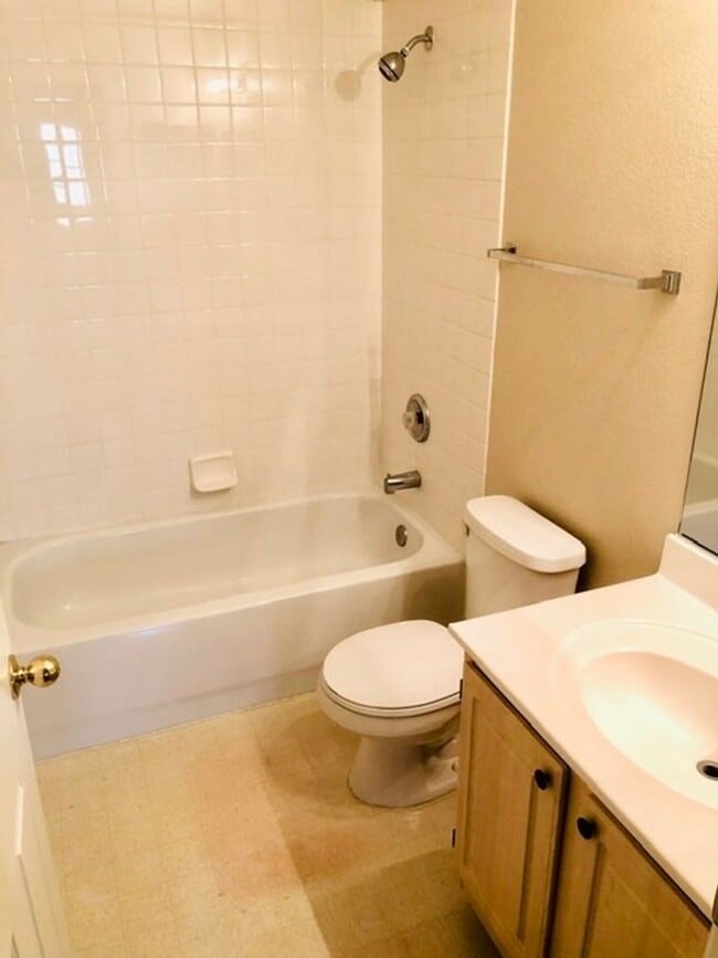 Building Photo - WONDERFUL DUAL MASTER BEDROOM TOWNHOME IN GATED "GREEN VALLEY COMMUNITY!!"