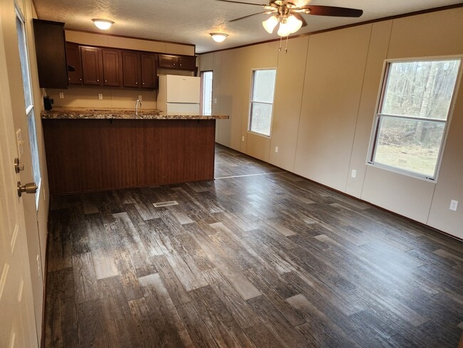 Building Photo - 19066 Taylor Rd