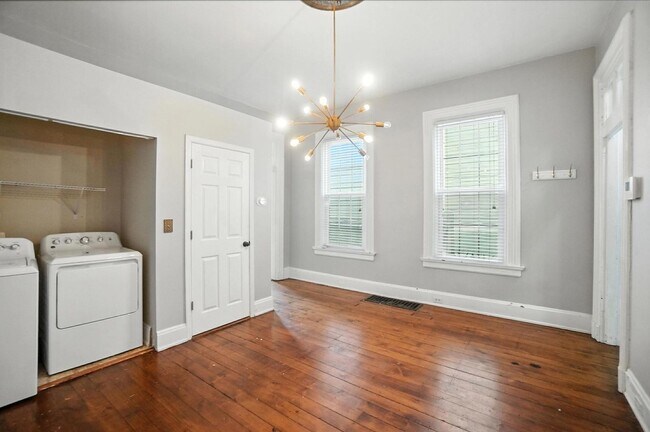 Building Photo - 843 Overton St