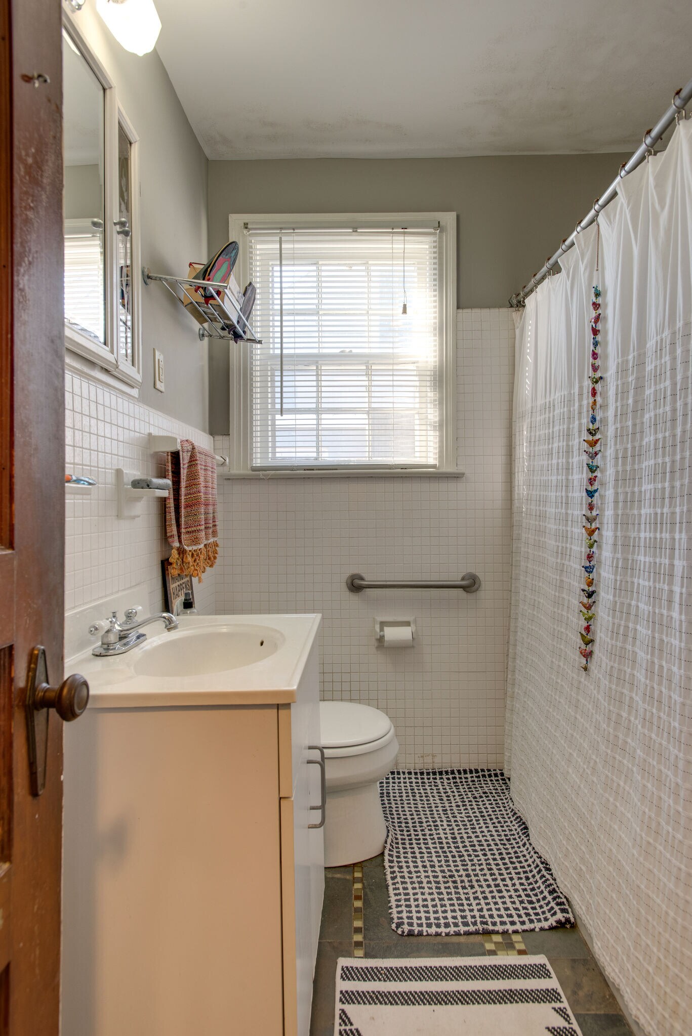 Building Photo - 253 Thuss Ave