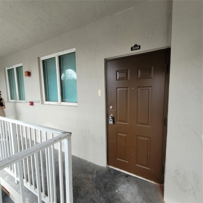 Building Photo - 1663 SE 27th Dr