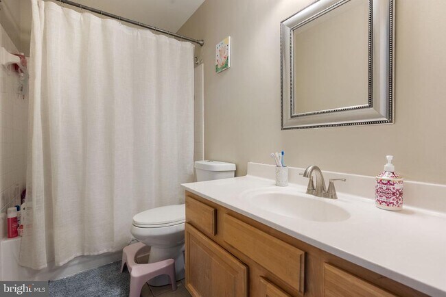 Building Photo - 608 Talmadge Ct SE