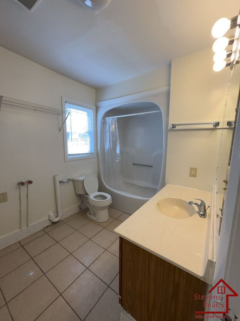 Building Photo - 688 Bybee Branch Rd