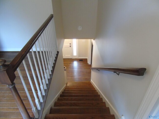 Building Photo - 3317 Lookout Dr SE
