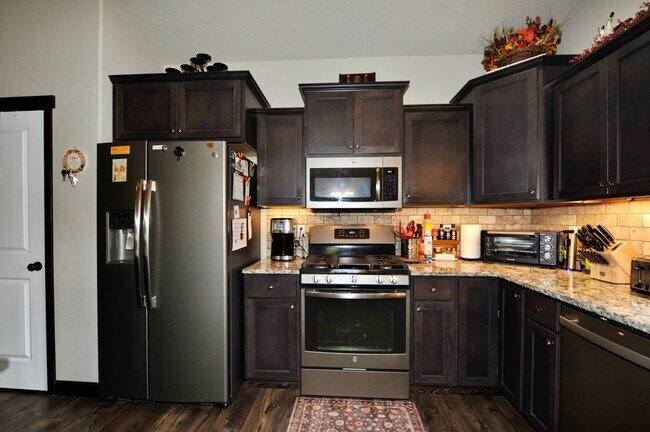 Building Photo - Luxury 3 bed 2 bath Rancher: Miller's Landing