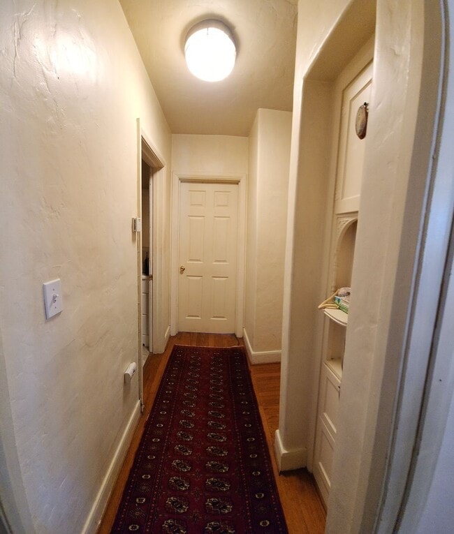 Building Photo - 7 Bedroom 3 bath home close to POLY!!!!