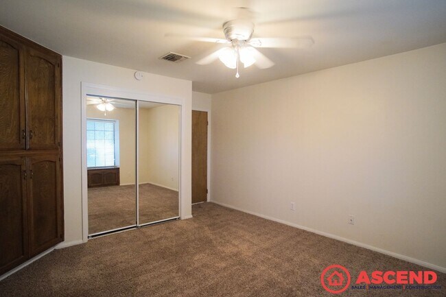 Building Photo - Gorgeous Northwest Bakersfield Home with H...