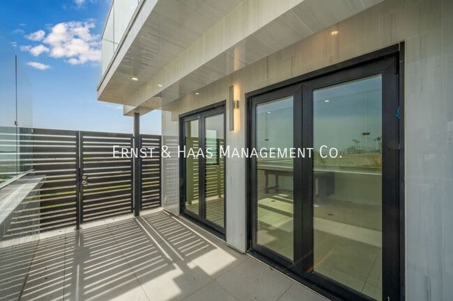 Building Photo - 1724 Bluff Pl