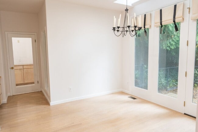 Building Photo - 4bd/3.75ba