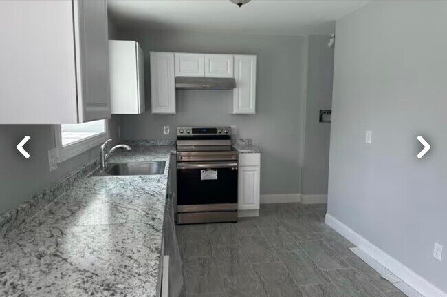 Building Photo - 29 Russell Ave