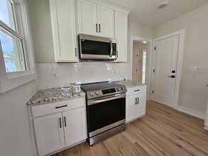 Building Photo - 2818 Vaulx Ln
