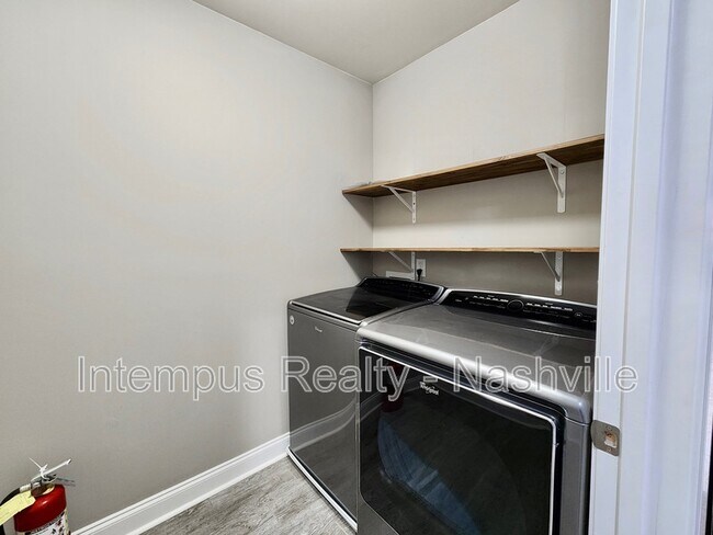 Building Photo - 1005 Maleventum Way