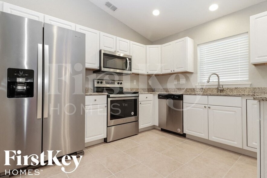 Building Photo - 12252 Clarendon Ave