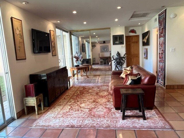 Building Photo - 100 S Doheny Dr