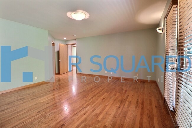 Building Photo - 307 Slater St
