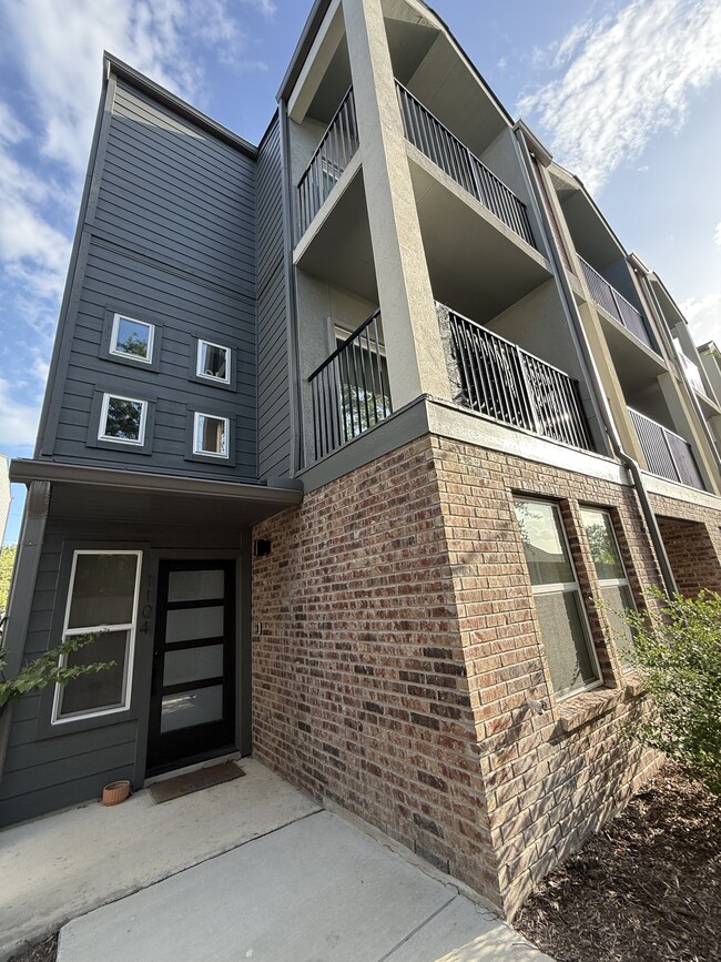 Building Photo - 310 Tendick St