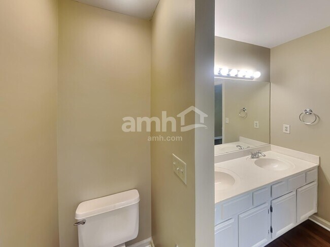 Building Photo - 601 Magnolia Ln