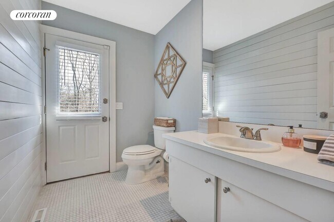 Building Photo - 320 Edge of Woods Rd