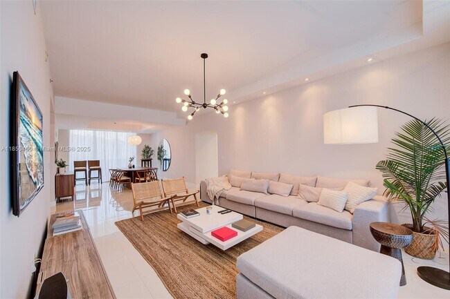 Building Photo - 15901 Collins Ave